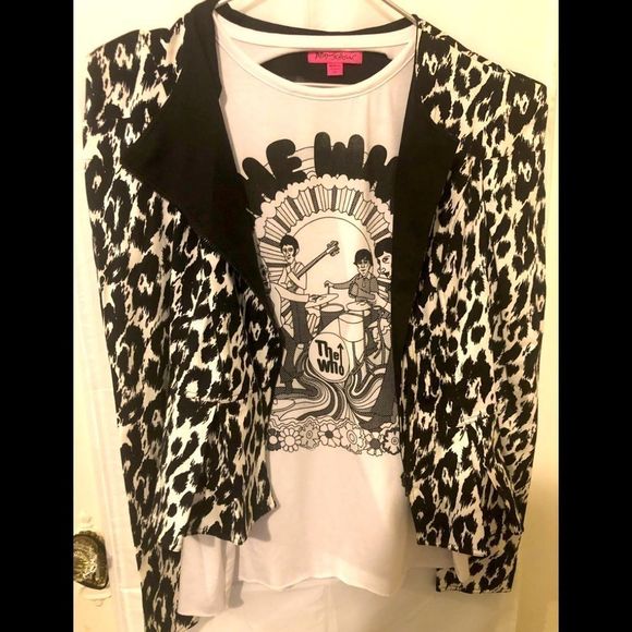 **The Who** white sleeveless top with back detail. - Picture 1 of 4